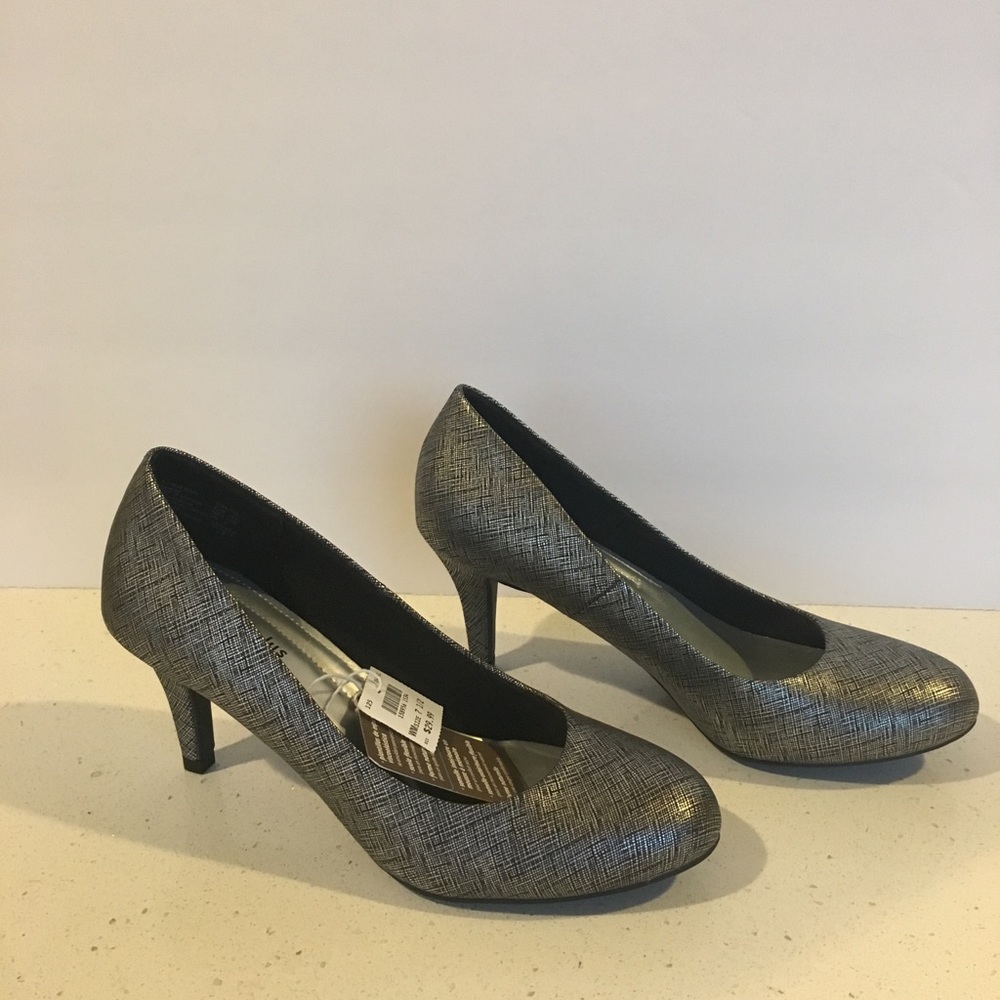Comfortplus by Predictions Silver Pumps Size 7.5